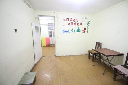 济南洪苑小区2室1厅61平低楼层/共6层