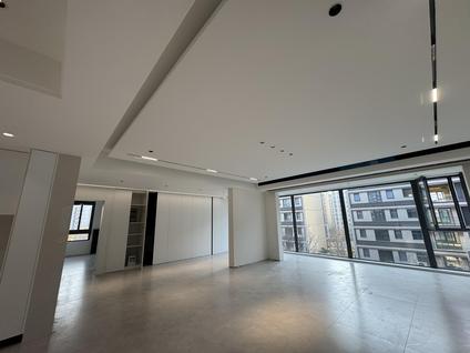 北京亚龙湾花园4室2厅180平中楼层/共7层