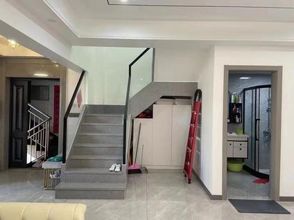 北京21世纪家园4室2厅182平高楼层/共6层