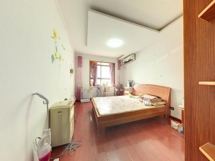 南京天景山公寓(如意苑)3室2厅142.59平低楼层/共18层