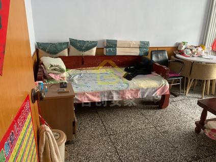 北京远大商住楼4室2厅114平低楼层/共6层