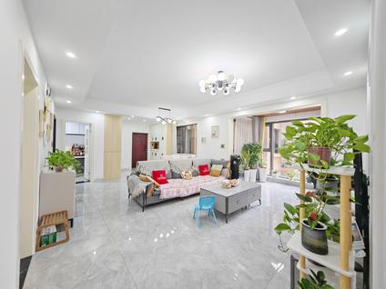 北京空港陆号4室2厅117.6平低楼层/共16层