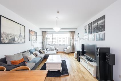 北京华贸公寓3室2厅160平低楼层/共27层