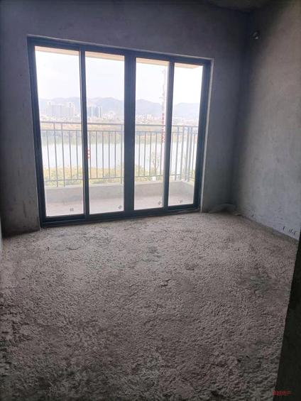 河源汇景外滩8号5室2厅180平中楼层/共32层