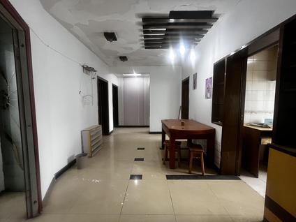 北京大兴商厦4室2厅114平低楼层/共3层