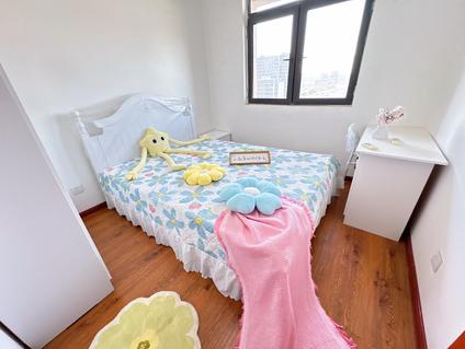 未央凤城五路合租 绿地香树花城3室2厅/140平/中楼层