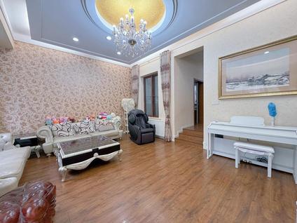 上海环球翡翠湾花园4室3厅188平低楼层/共3层