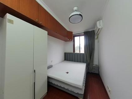 静安静安寺整租 长乐路1222号2室1厅/43平/顶层