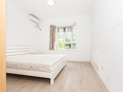 静安江宁路整租 静安河滨花园3室2厅/159平/中楼层