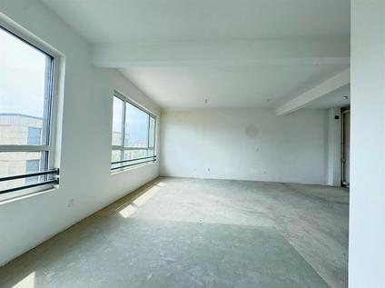 青岛海信正阳中心3室2厅150平底层/共3层