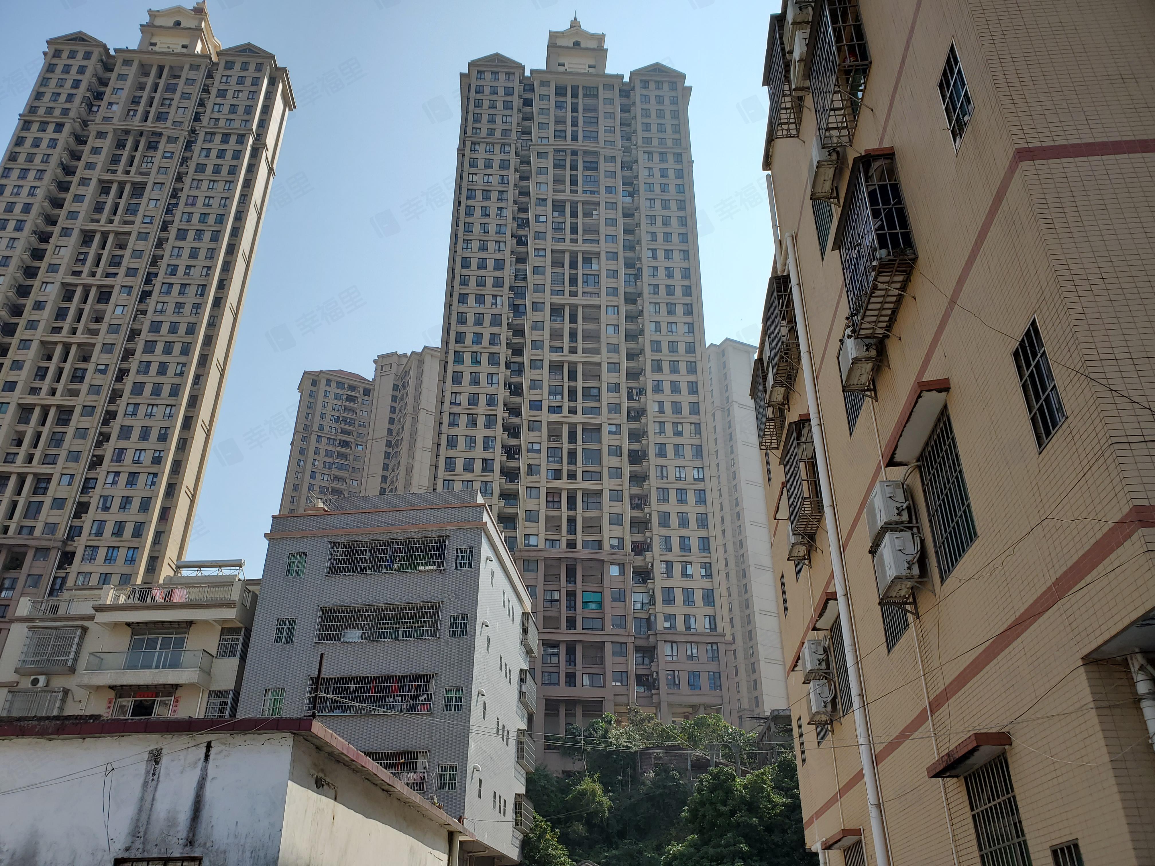 鸿泰海半山小区效果图