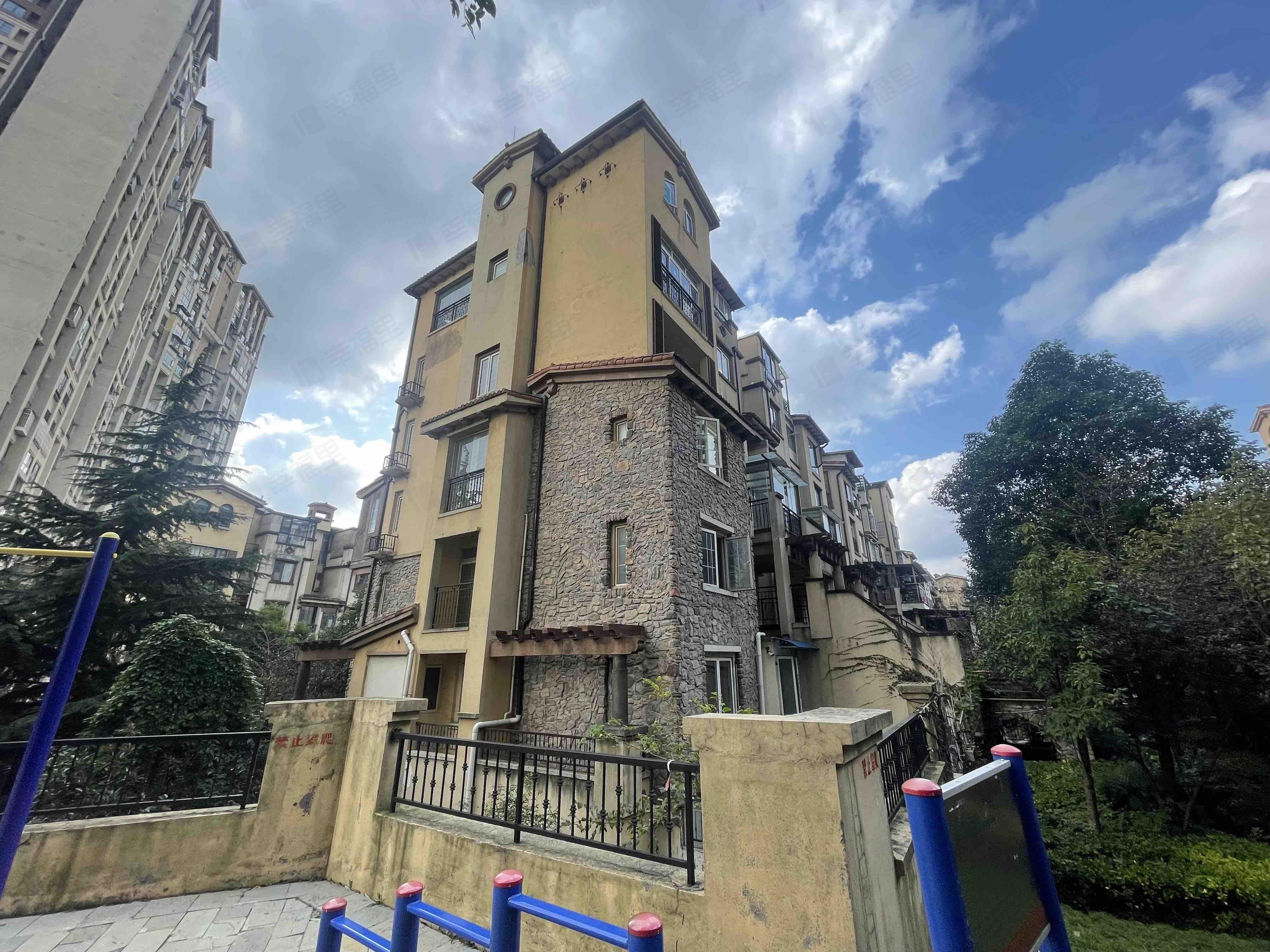 中铁逸都国际(A区)小区效果图