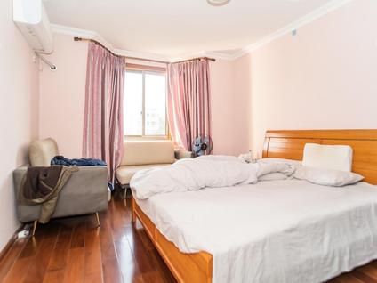 奉贤西渡整租 新南家园3室2厅/139平/中楼层