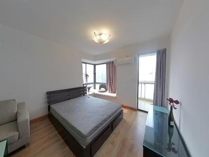 长宁新华路整租 东方金门花园1室1厅/42平/中楼层