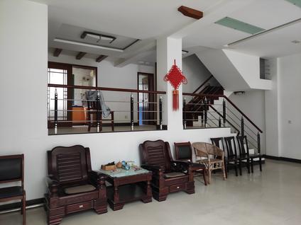 扬州万鸿城市花园5室2厅202平底层/共4层