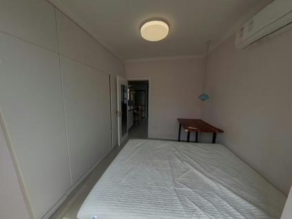 静安闸北公园整租 平型关路300弄小区2室1厅/48平/顶层