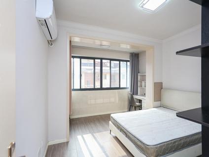 浦东花木整租 芳华路411弄小区2室1厅/55平/顶层