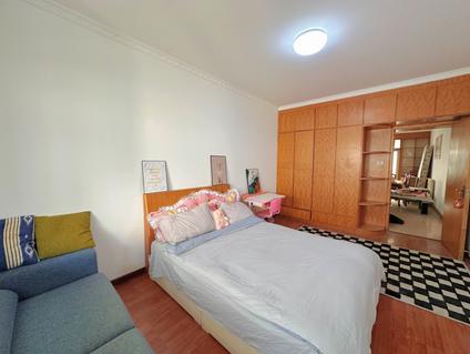 金水燕庄合租 英协花园1室1厅/89平/中楼层