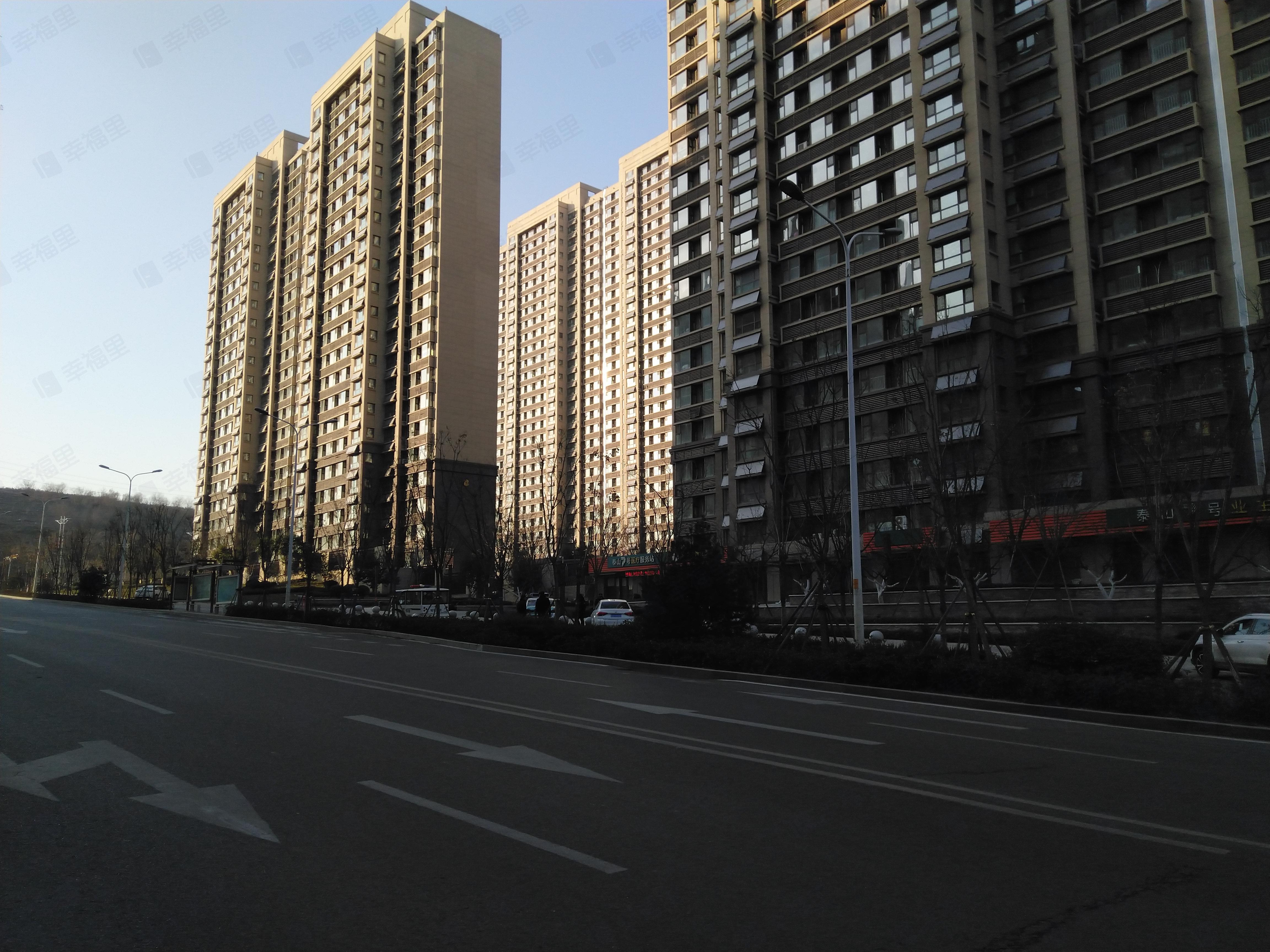 鲁能泰山7号一期小区效果图