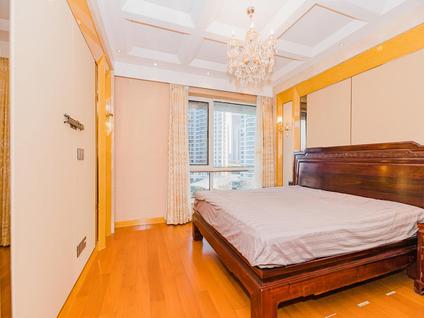 徐汇徐汇滨江整租 百汇园(二期)3室2厅/184平/底层