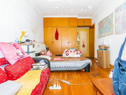 虹口曲阳整租 上农新村2室1厅/54平/顶层