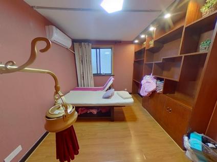 长宁新华路整租 新华大厦2室2厅/120平/低楼层