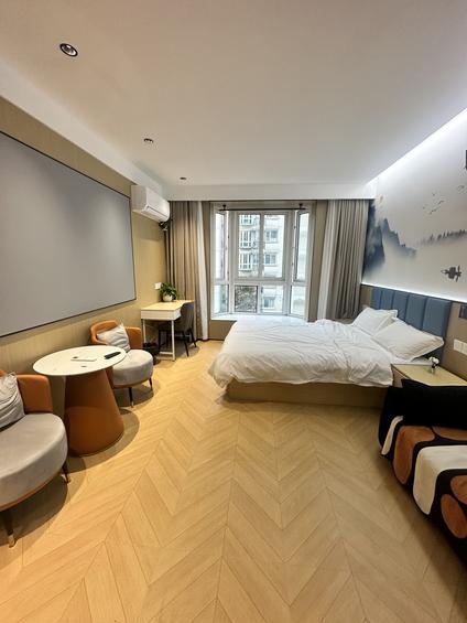 闵行莘庄合租 裕兴花园3室1厅/90平/中楼层