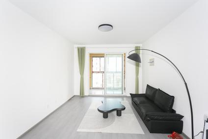 新站职教城整租 圣联梦溪小镇3室2厅/115平/高楼层