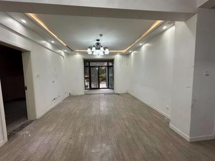 北京爱伦堡3室2厅123.66平中楼层/共8层