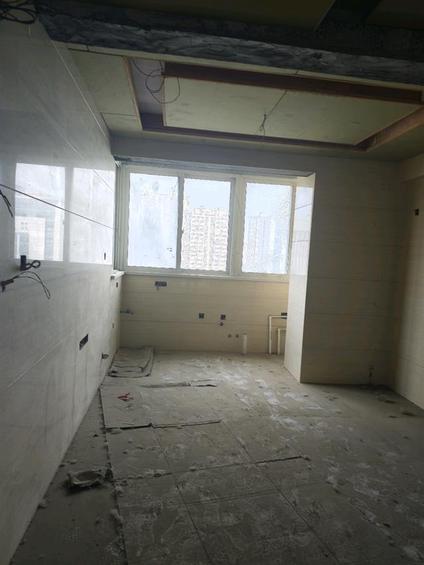 北京华西格林春天3室2厅135平中楼层/共18层