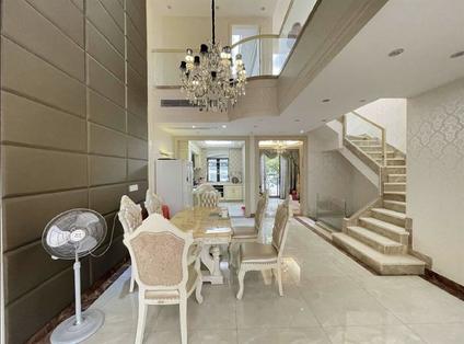 南城西平整租 世纪城国际公馆(四期)4室2厅/251平/底层