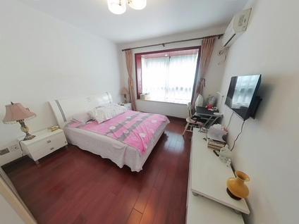 杨浦杨浦大桥整租 鼎隆公寓3室2厅/135平/中楼层