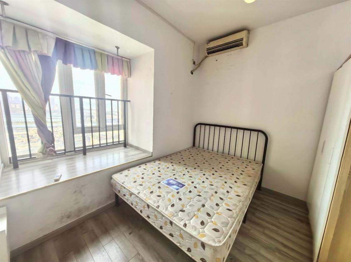 合租·融创凡尔赛(领馆四期)