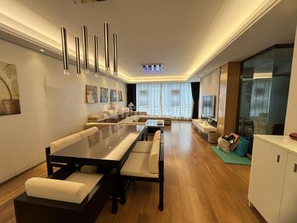 贵阳兴隆誉峰3室2厅145平高楼层/共14层