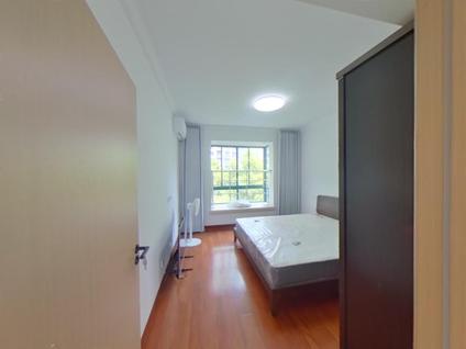 黄浦蓬莱公园整租 金日世家3室2厅/135平/中楼层