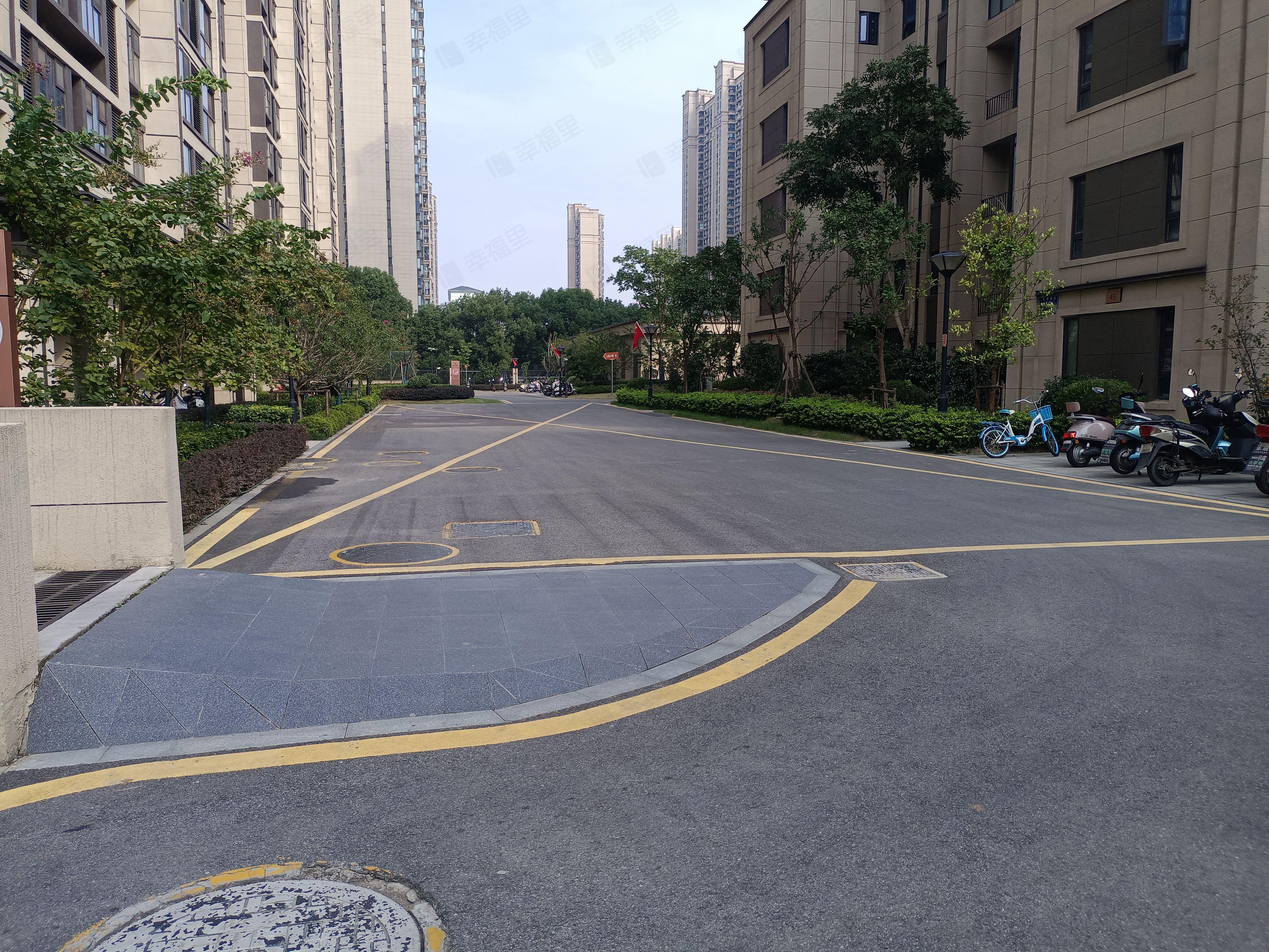 品源玺悦珑庭小区效果图
