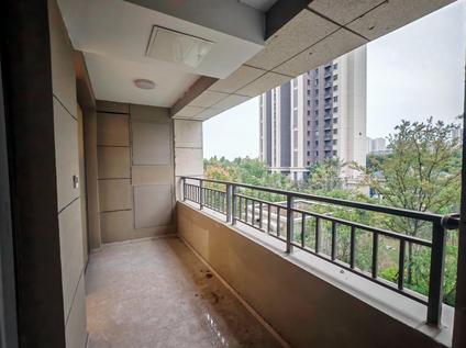 北京绿地莫兰迪公馆3室2厅117平底层/共18层