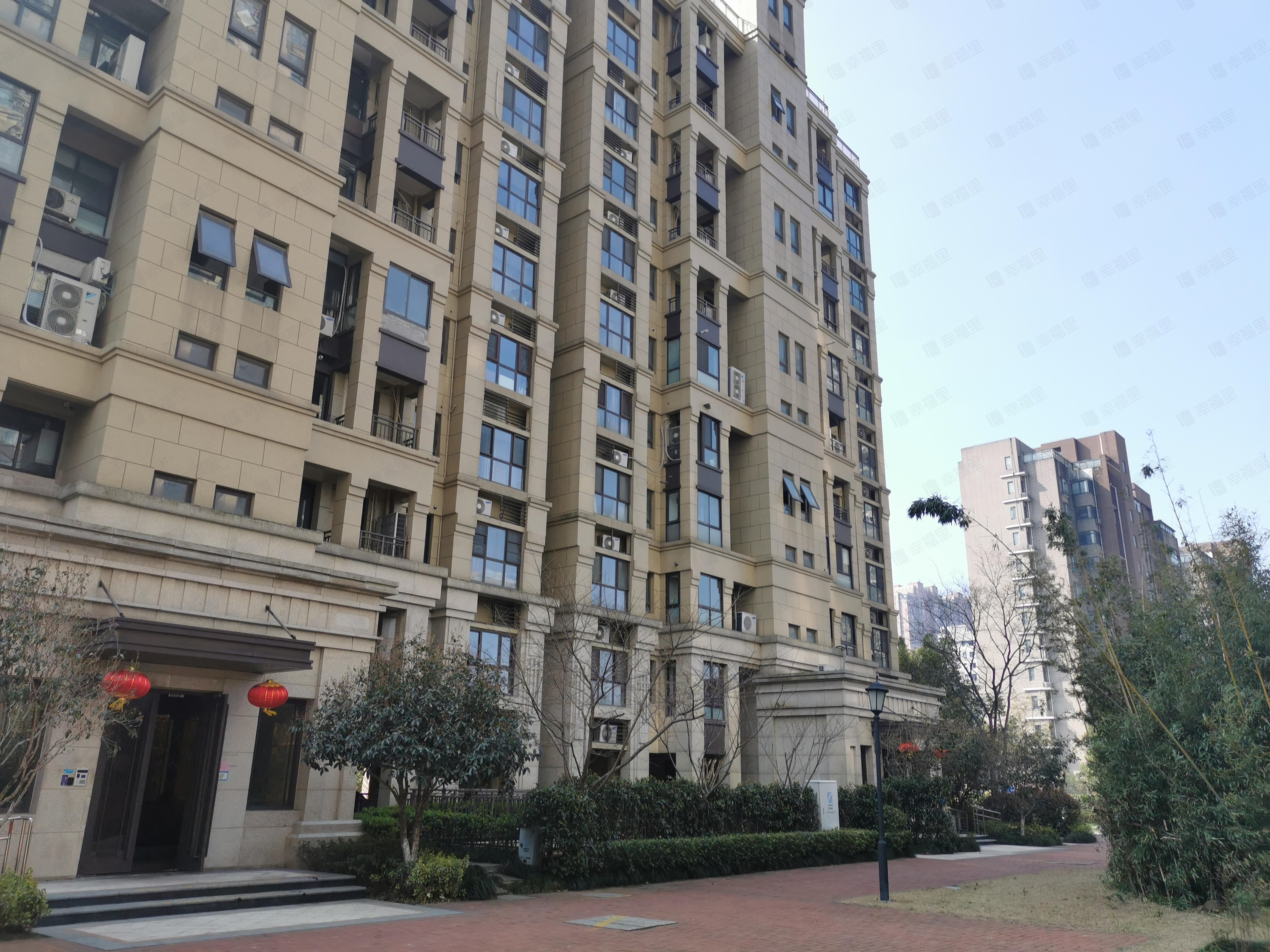 绿地华尔道名邸小区效果图