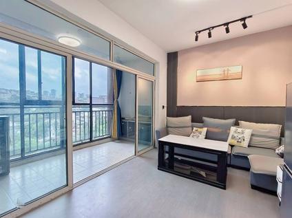 云岩三桥合租 蒙特卡尼1室1厅/46平/中楼层