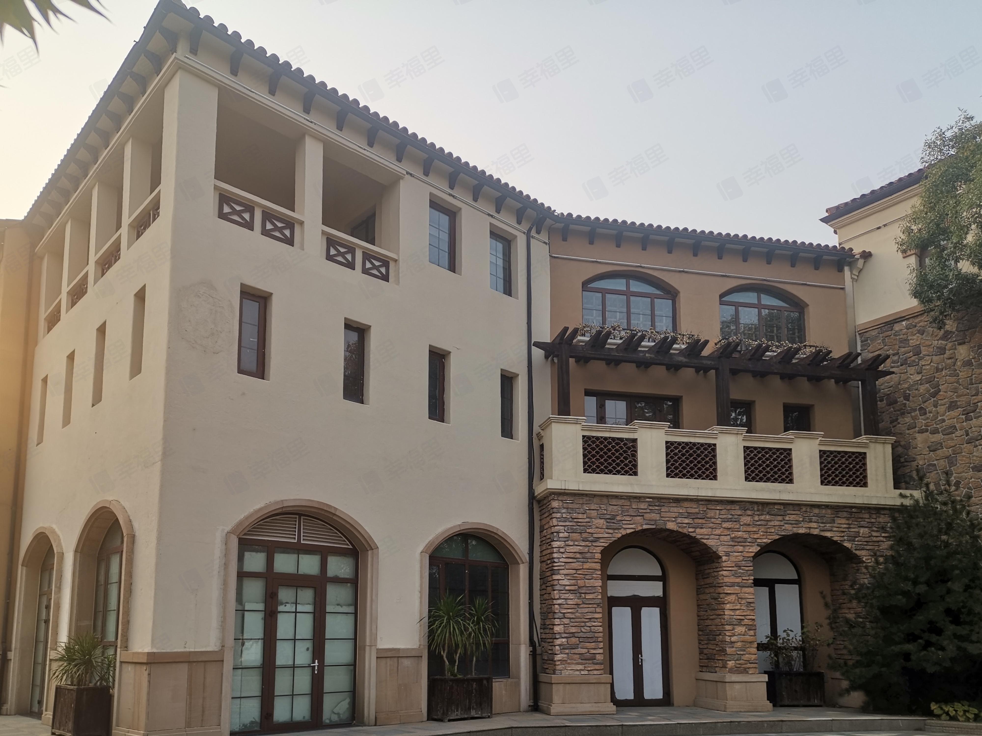 鲁能格拉斯小镇小区效果图