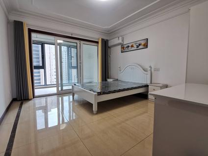 泉山南三环合租 荣盛花语城(二期)4室1厅/134平/中楼层