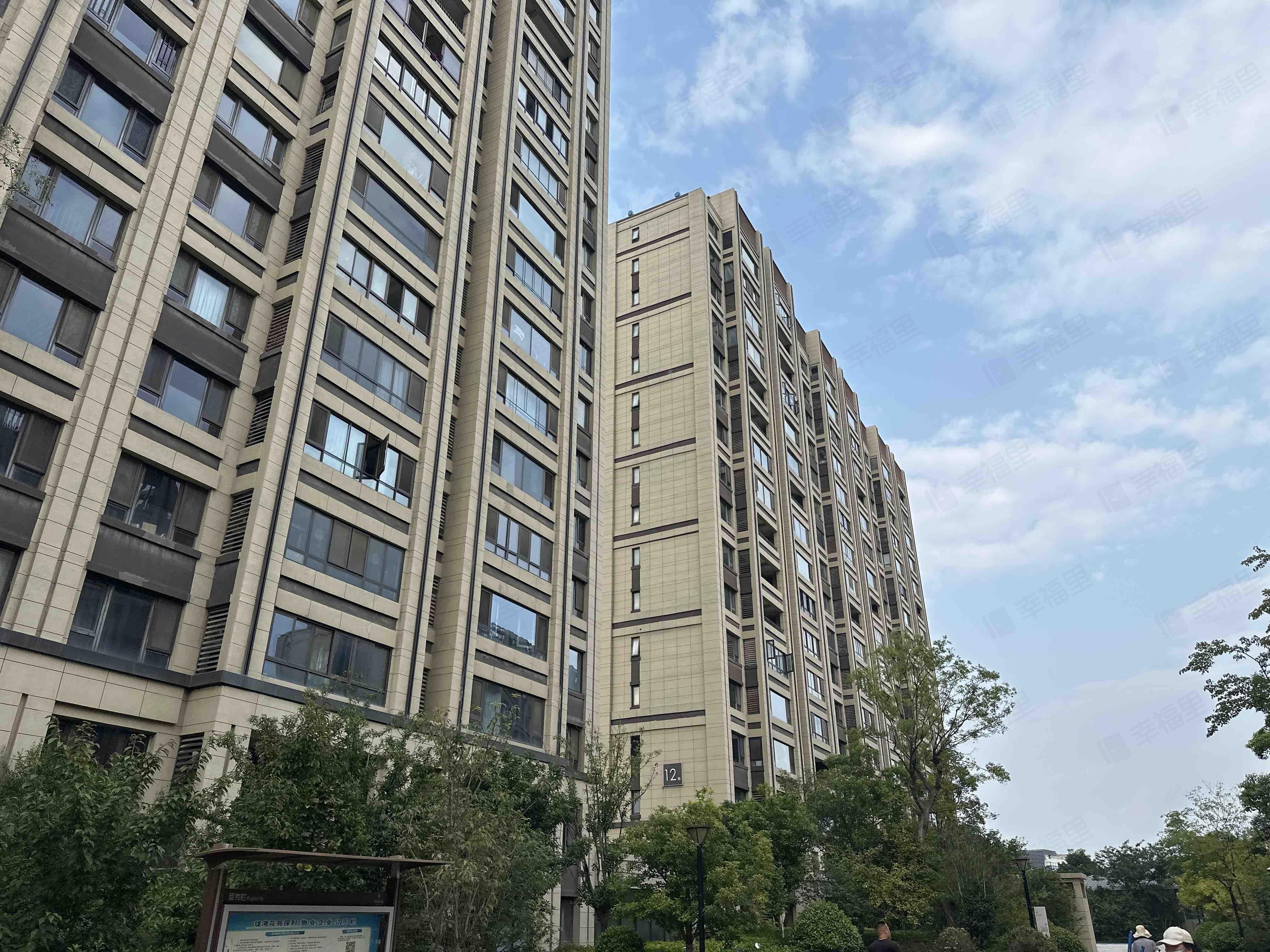 保利合景珑湾(三期)小区效果图