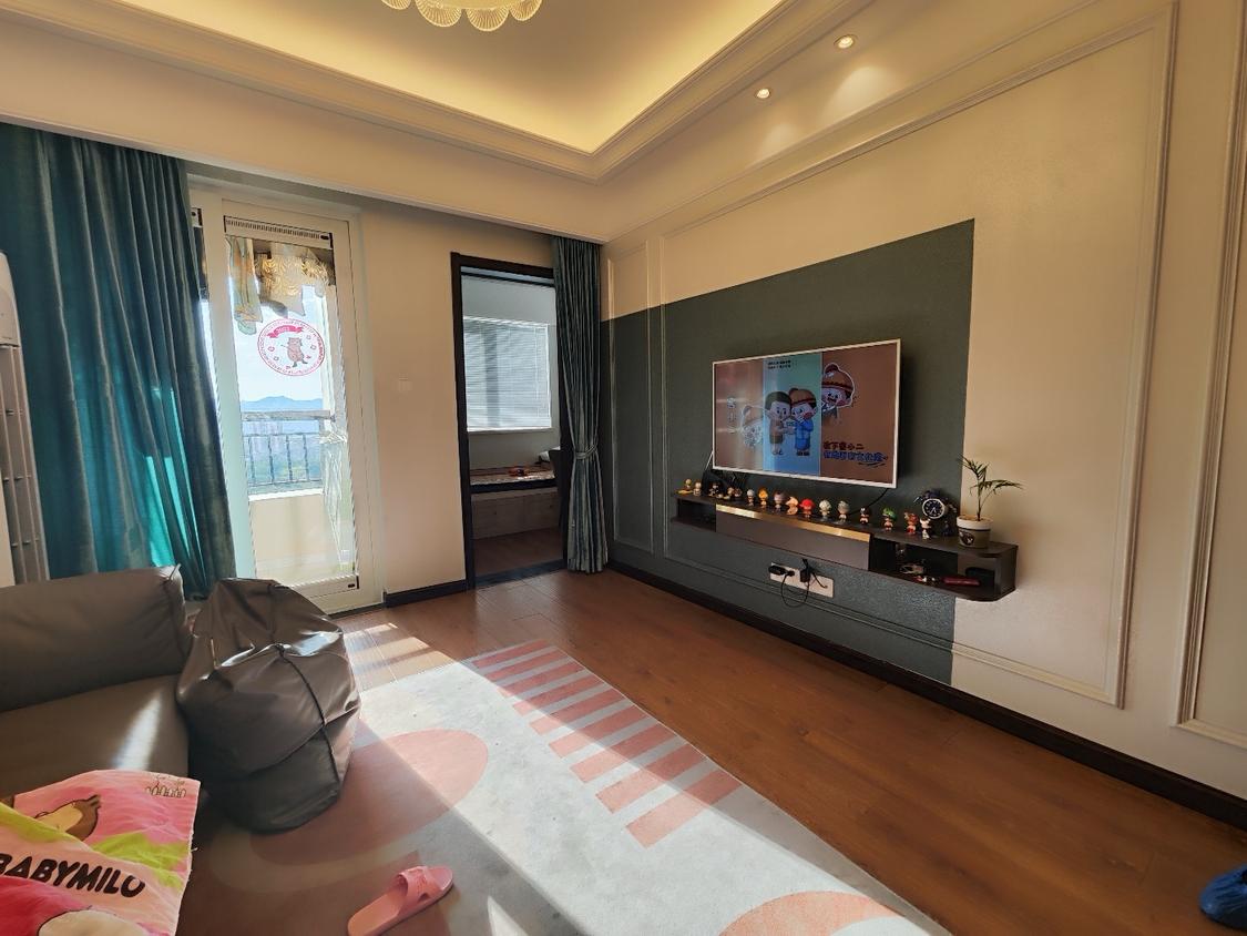 整租·融创凡尔赛(领馆四期)