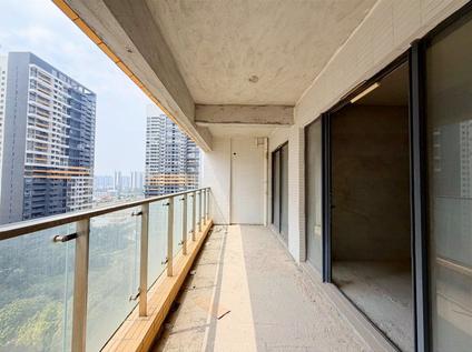 北京DADA的草地4室2厅106平中楼层/共32层