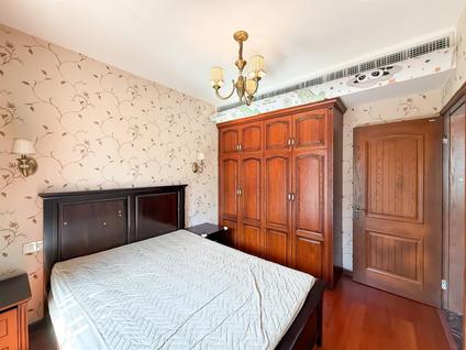 松江莘闵整租 达安圣芭芭花园4室2厅/152平/底层