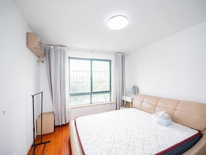 浦东曹路整租 丰舍东苑3室2厅/108平/高楼层