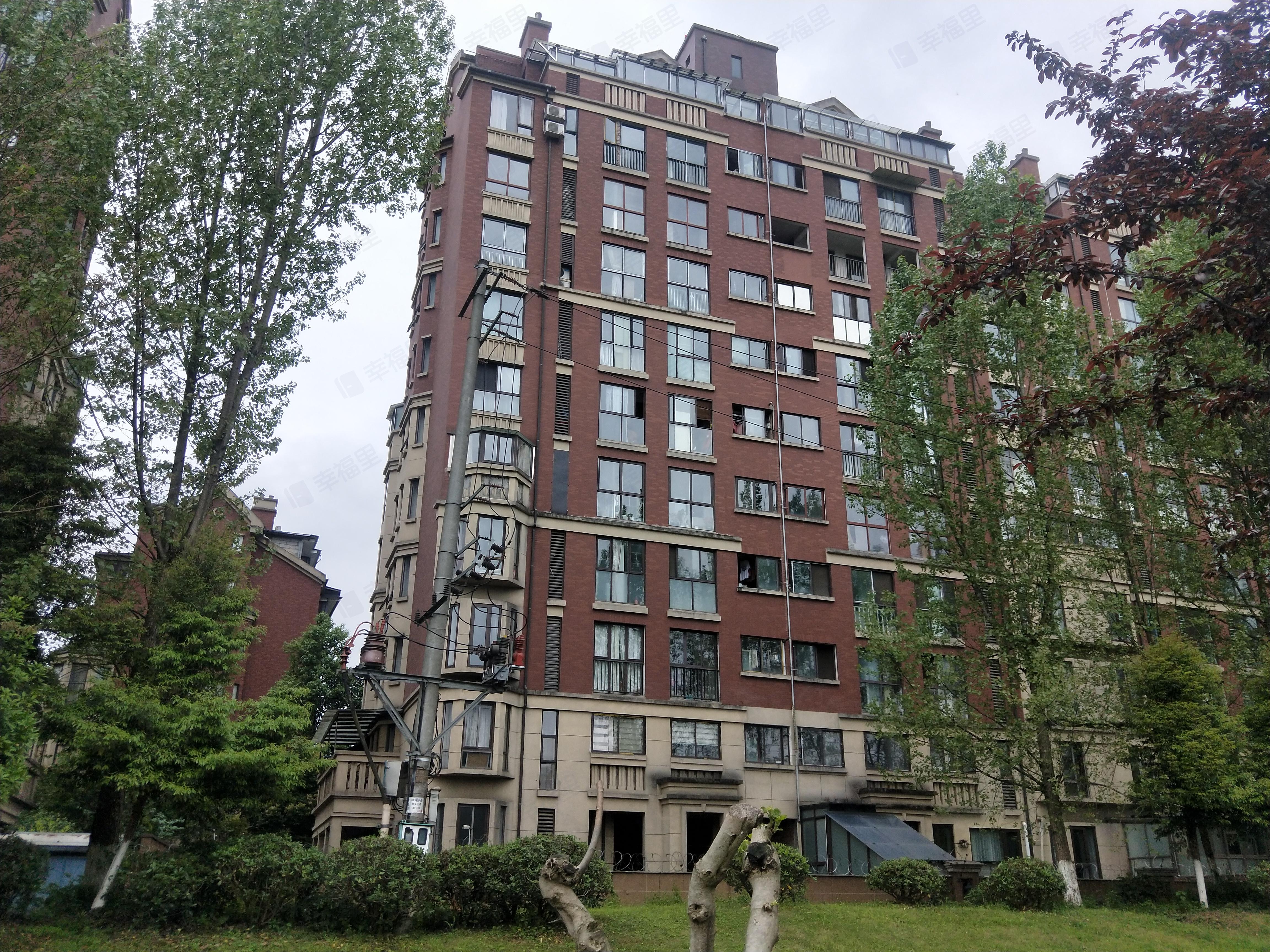 保利中央峰景小区效果图