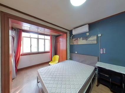 宝山月浦整租 乐业五村4室1厅/92平/底层