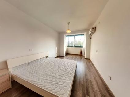 长宁中山公园整租 福安小区1室1厅/37平/顶层