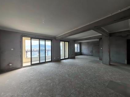 北京绿地城悦山府3室2厅122平中楼层/共18层